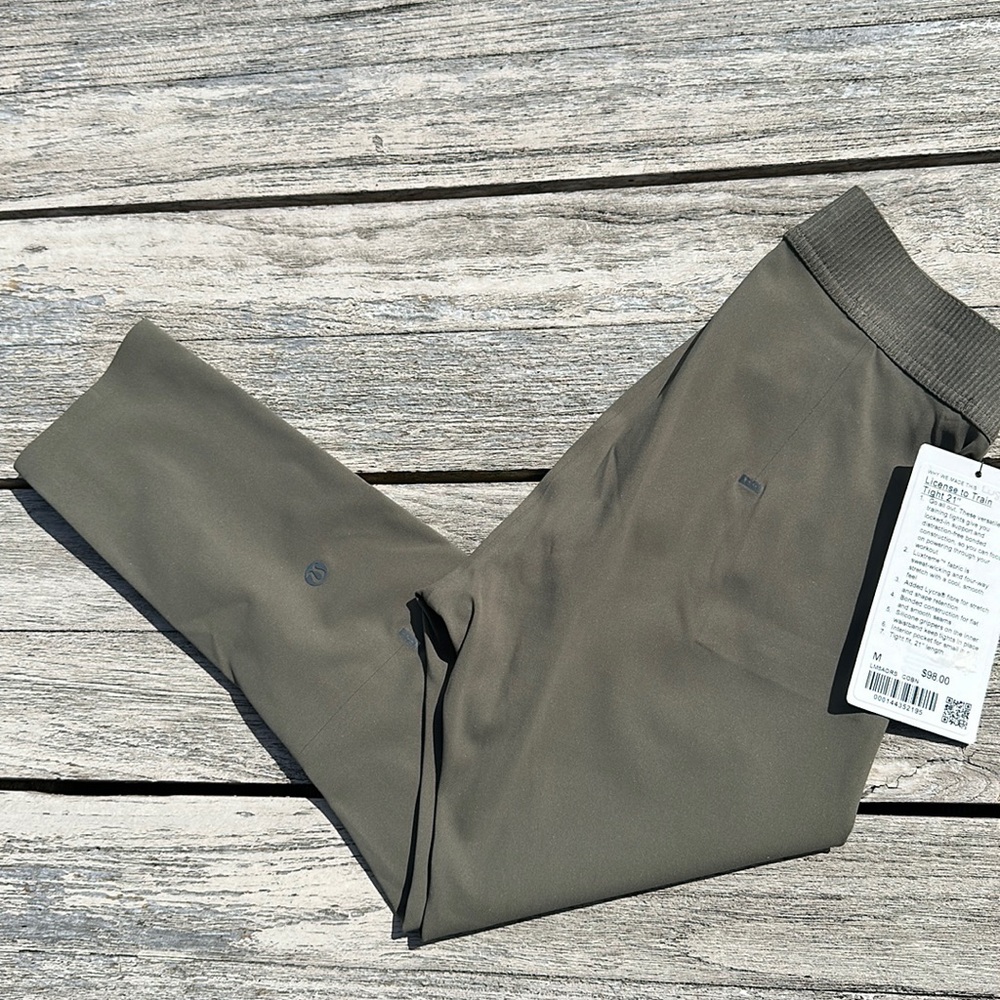 Lululemon NWT License to Train Tight 21" in COBN size M $98